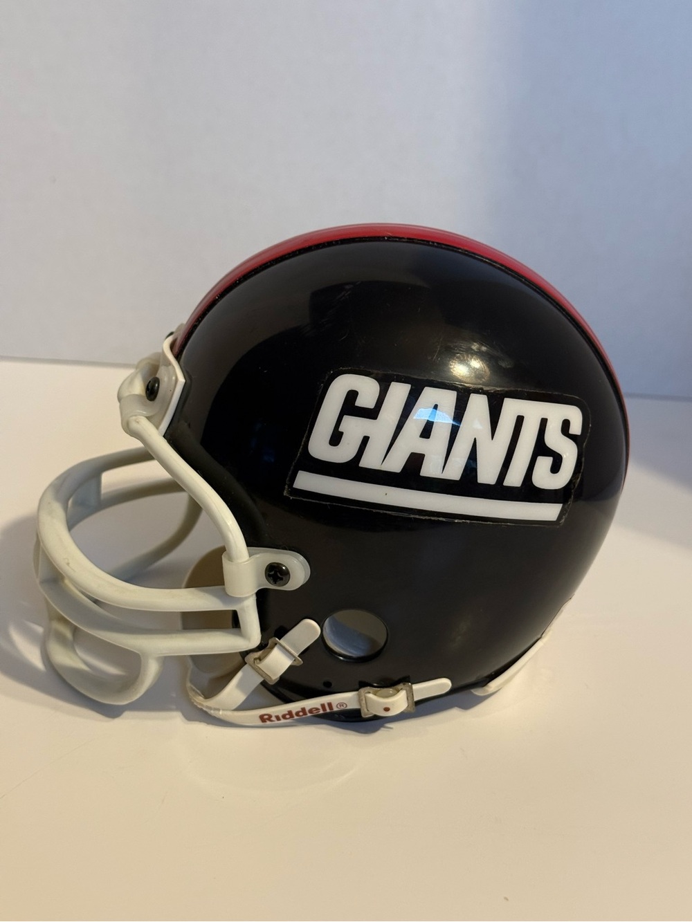New York Giants Official NFL Riddell  Vintage Mini Football Helmet (1995).